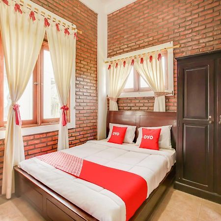Oyo 3896 Villa Pesona Wisata Puncak Cianjur Exteriör bild