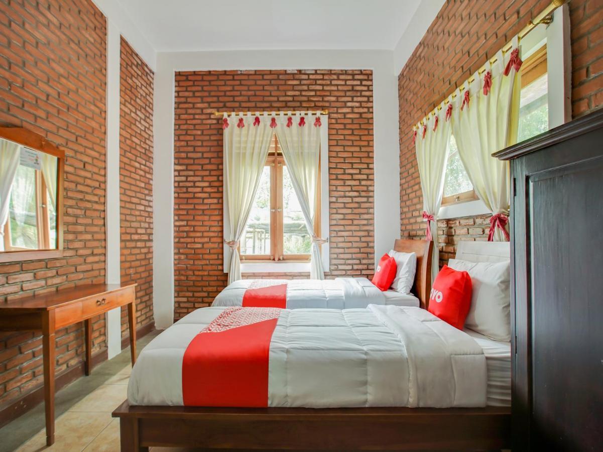 Oyo 3896 Villa Pesona Wisata Puncak Cianjur Exteriör bild