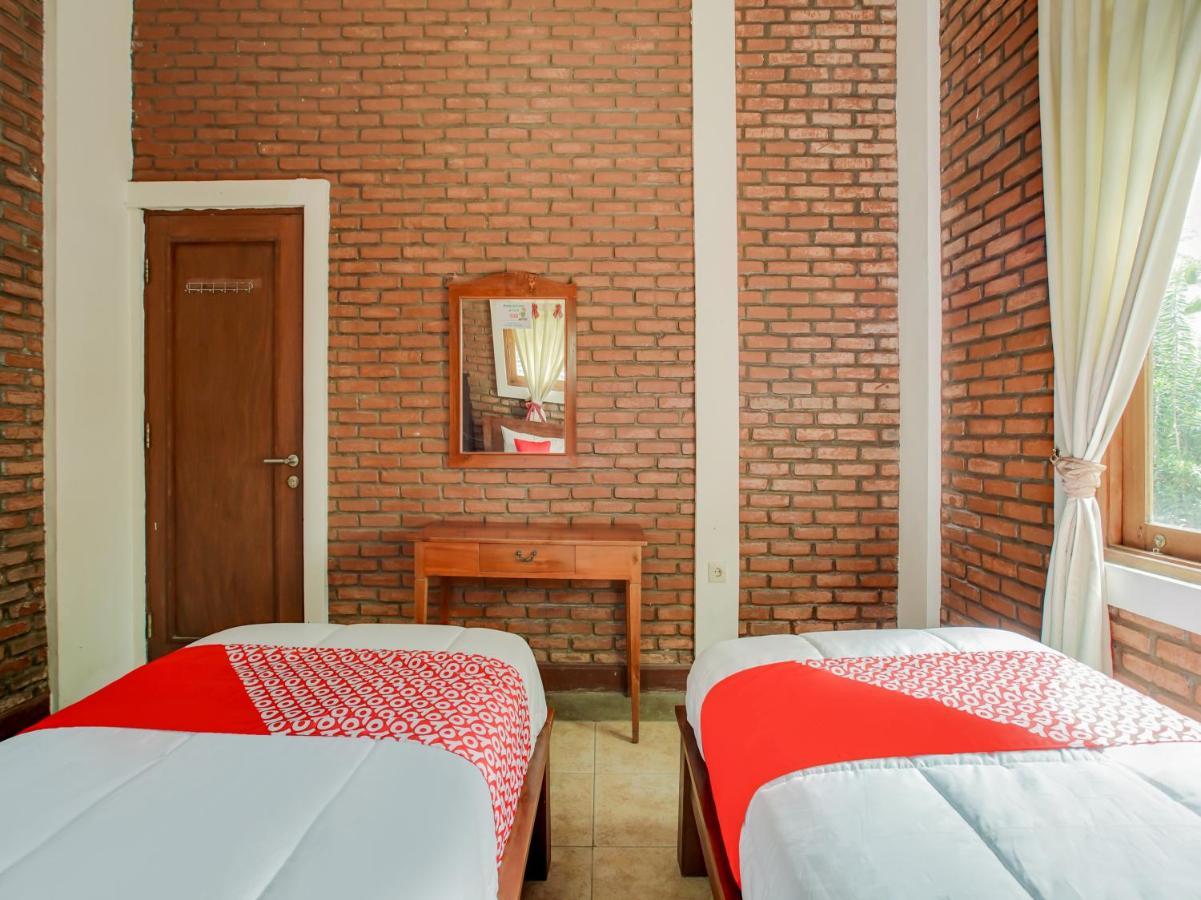 Oyo 3896 Villa Pesona Wisata Puncak Cianjur Exteriör bild