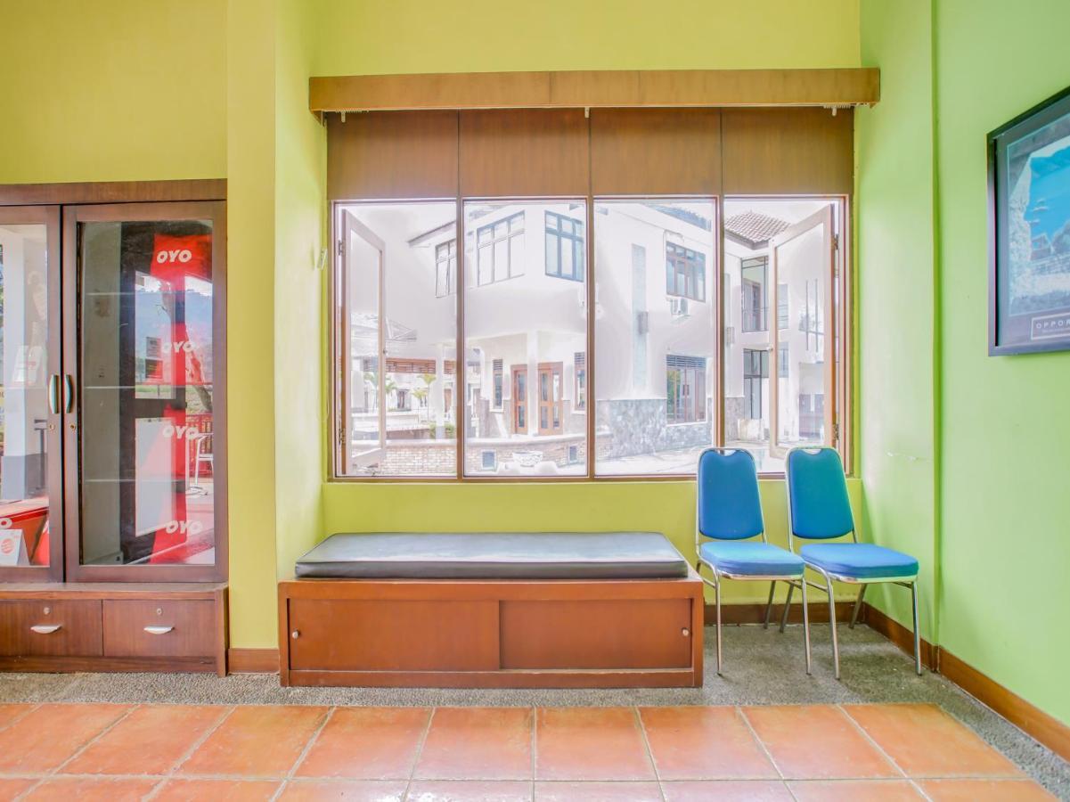 Oyo 3896 Villa Pesona Wisata Puncak Cianjur Exteriör bild