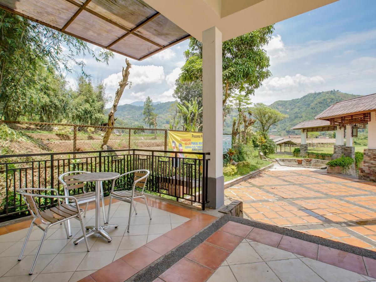 Oyo 3896 Villa Pesona Wisata Puncak Cianjur Exteriör bild