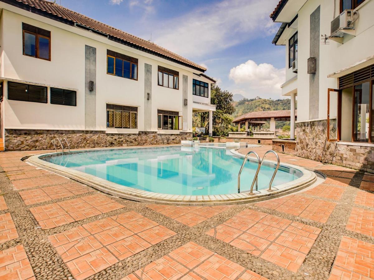 Oyo 3896 Villa Pesona Wisata Puncak Cianjur Exteriör bild